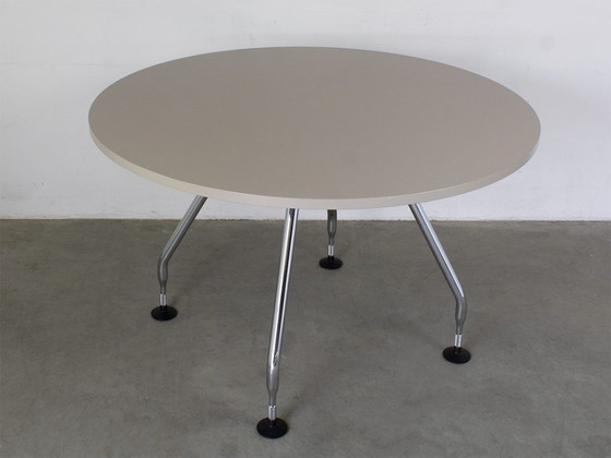 Image 1 of Vitra Ad Hoc tafel rond (120cm) design Antonio Citterio