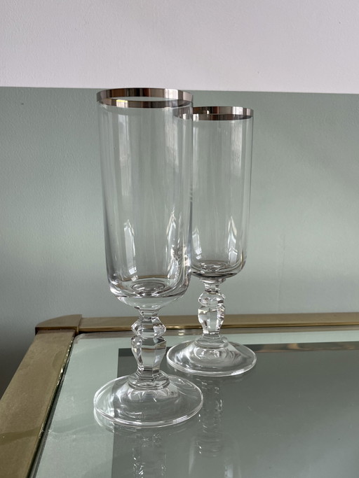 2x kristallen wijnglas met zilverkleurige chrome rand