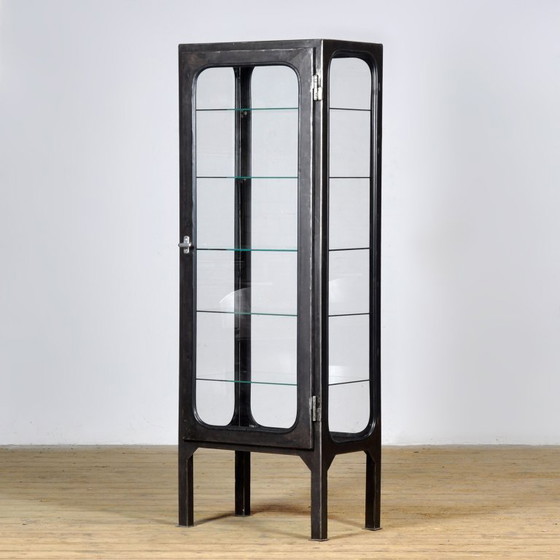 Image 1 of Armoire médicale vintage, années 1970