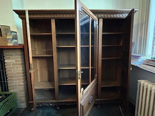 Vecchia libreria/vetrina degli anni '30 con ante in vetro