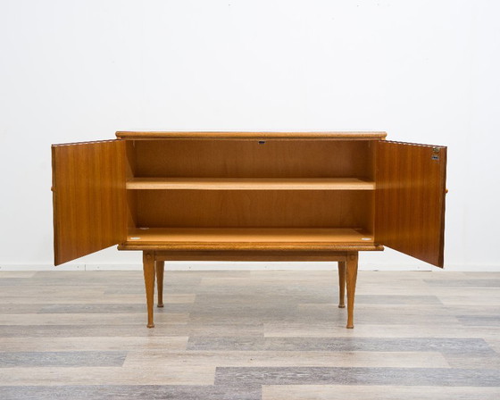 Image 1 of 60er Jahre,Zweitürige Kommode/Sideboard in Nussbaum