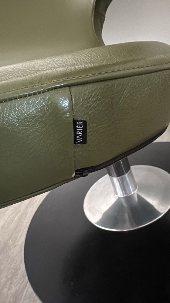 Image 1 of ( Berlijn ) Varier ( Stokke ) Peel Designerstuhl in olivgrünem Leder 