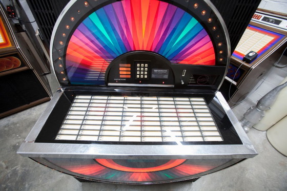 Image 1 of Gerestaureerde en onderhouden Seeburg Sunstar jukebox uit 1976 met 80 schijven en 160 nummers.