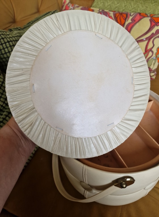 Pouf da cucito, vintage, in similpelle – Oggetti decorativi, Mdf, Plastic (photo 5 of 9)