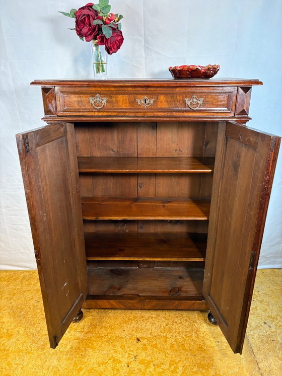 Image 1 of Antique Gründerzeit Vertiko Cabinet in Walnut – Circa 1890–1900  A stunning antique Gründerzeit Vertiko cabinet dating from the 