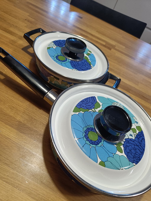 Set di pentole vintage italiane in smalto – Moneta, anni '70, con decorazione floreale