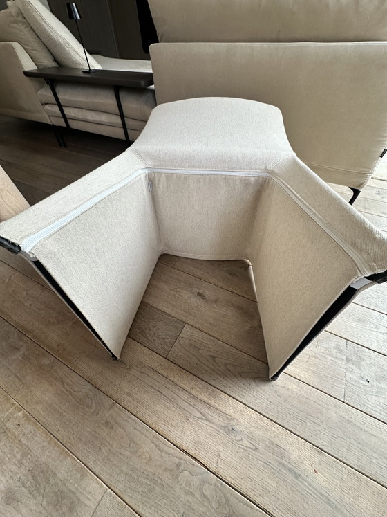 Image 1 of Solid oak design table with 6 Molteni chairs