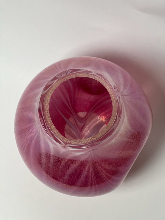 Image 1 of Handgemachte rosa fluoreszierende Herzvase