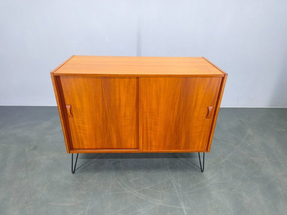 Image 1 of Dänischer Teak-Schrank aus der Mitte des 20. Jahrhunderts (1960er Jahre), Schiebetüren, Haarnadelform