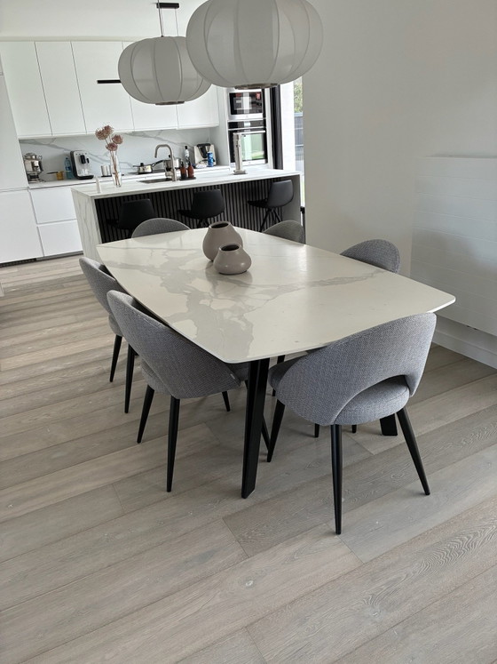 Magnifico tavolo in ceramica marmorizzata, Normann Copenhagen, Tavoli da pranzo, Ferro, Bianco (foto 2 di 5)