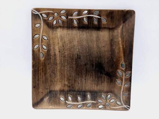 Quadratischer Teller aus Akazienholz, Servierplatte mit floralen Ornamenten in Silber