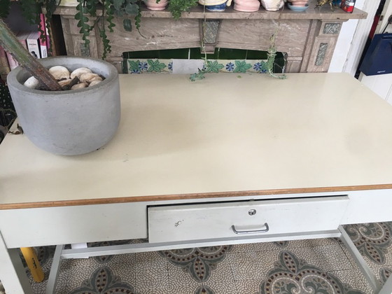 Image 1 of Großer Industrieschreibtisch