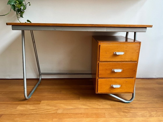 Image 1 of Bureau industriel vintage de style Bauhaus