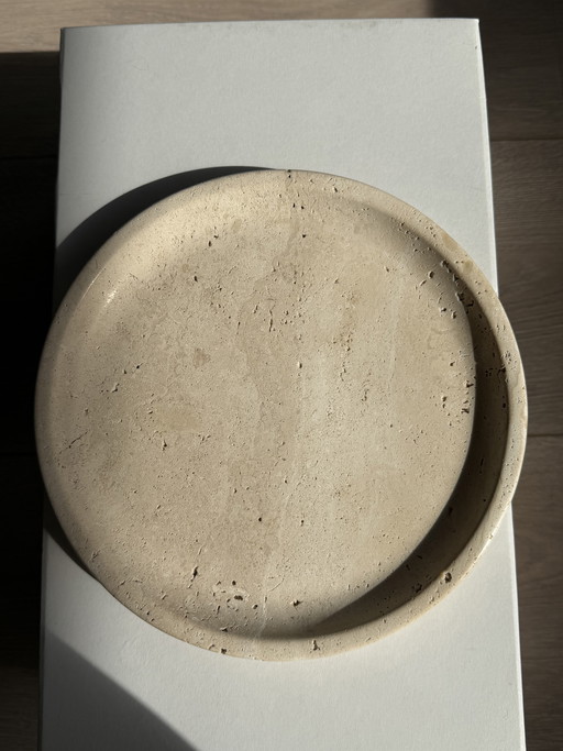 Atelier rond travertin marmeren serveerplateau / travertine marble tray – minimalistisch design