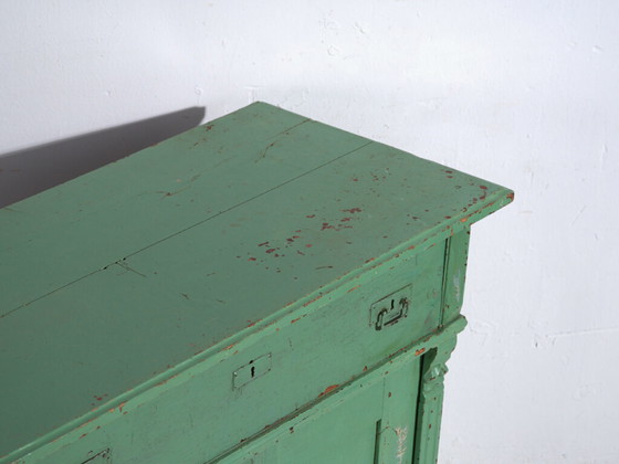 Central European chest of drawers with original green paint – Tyrol, circa 1890 – Brass, Rustic (photo 11 of 40)