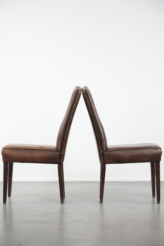 Image 1 of 8 x Tijdloze vintage schapenleren eetkamerstoel met karakter