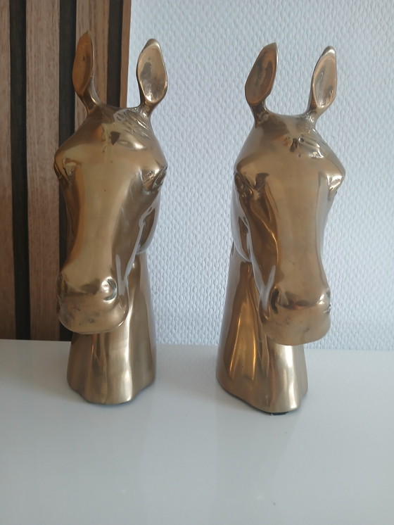 Image 1 of Sujetalibros.