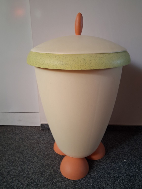 Image 1 of Gio Style, Memphis Style Wäschekorb, Mülleimer 1980