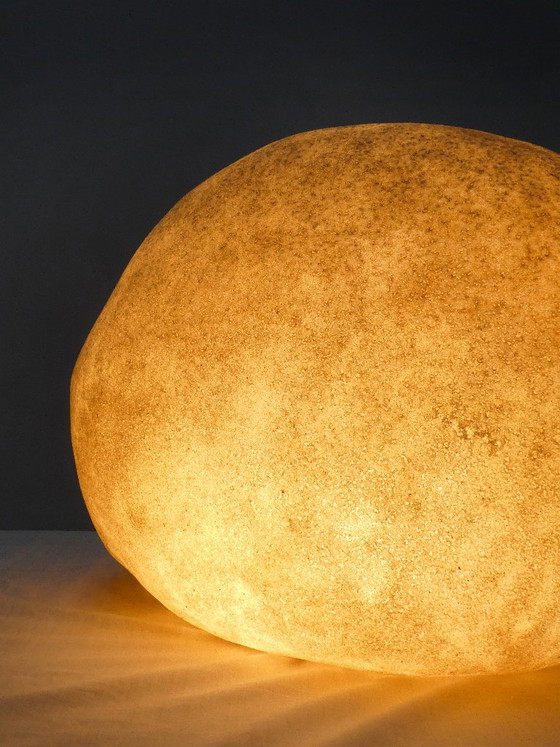 Lampada 'Dora' roccia lunare di André Cazenave - Atelier A, Lampade da tavolo, Poliestere, Beige (foto 11 di 15)