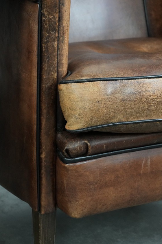 Image 1 of 2 x Vintage schapenleren clubfauteuil met een mooi patina