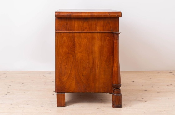 Image 1 of Cómoda Biedermeier de madera de cerezo, mediados del siglo XIX.