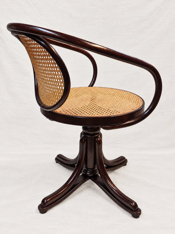 Sedia girevole originale Thonet Modello 5501 – Legno curvato e paglia di Vienna – Sedie da pranzo, Metallo (photo 4 of 7)