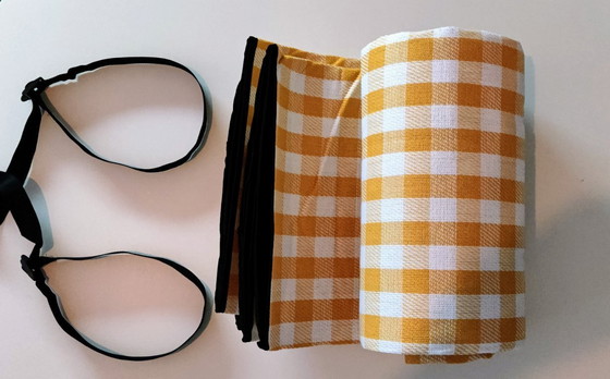 Image 1 of Stuoia da picnic Mattie a quadri giallo/bianco 200 x 200 cm - impermeabile - leggera