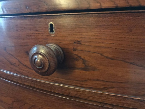 Image 1 of Cassettiera con frontale ad arco Eichholtz