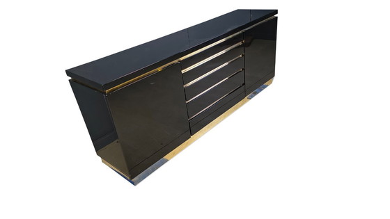 Image 1 of Dressoir van messing en lak, ontworpen door Jean Claude Mahey, jaren 70.