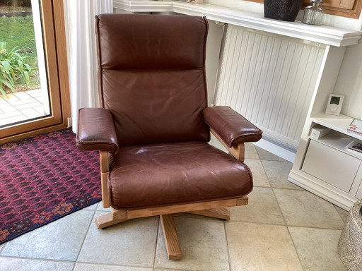 Fauteuil pivotant en cuir vintage