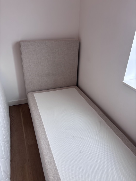 Image 1 of 1 persona cama