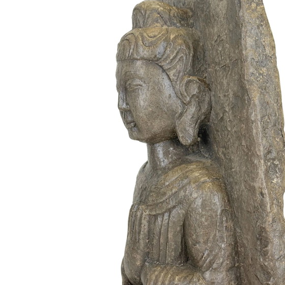 Zeldzame vroege Chinese stenen Guanyin (Avalokiteshvara) stele – Mogelijk Noordelijke Wei, 5e–6e eeuw – 45,6 (photo 6 of 11)