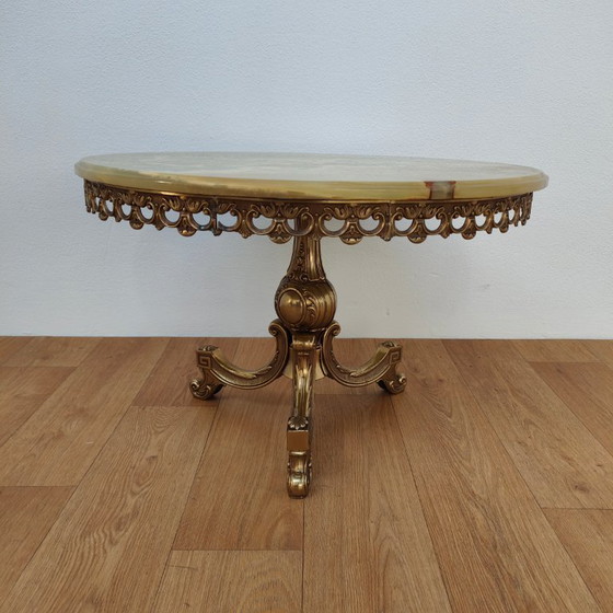 Image 1 of Vintage round Regency coffee table with marble top and brass base