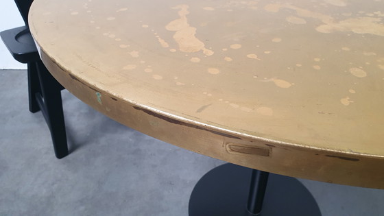 Image 1 of Messing patiniert Tisch rund wabi sabi Gusseisen Basis Pedrali