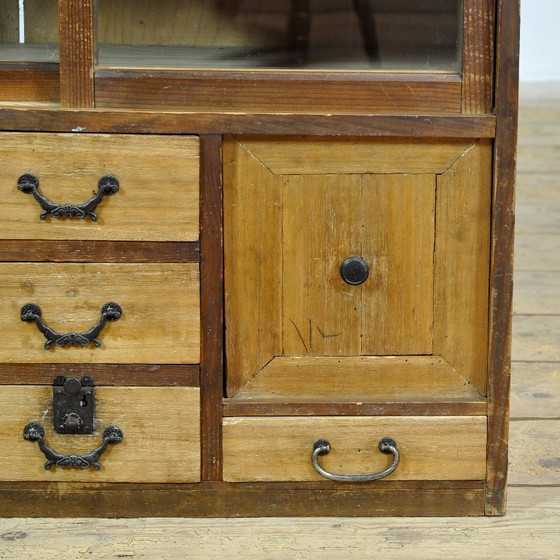 Pequeño mueble japonés, circa 1930 – Armarios, Glass, Metal (photo 8 of 10)