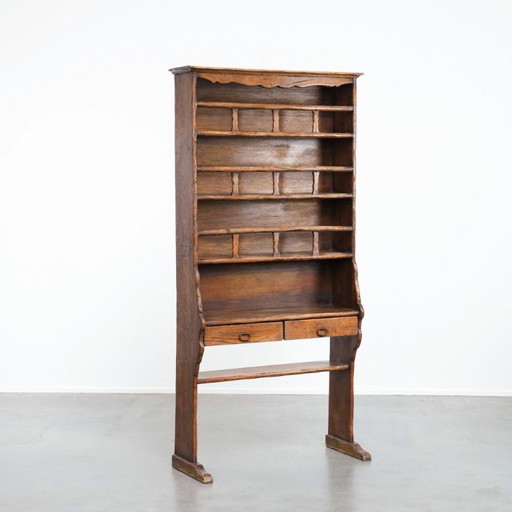 Cocina/alacena de madera de una casa de campo española de principios del siglo XX