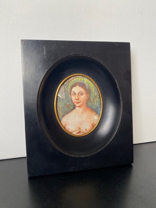 Retrato antiguo en miniatura de una joven dama, época Biedermeier (c. 1830)