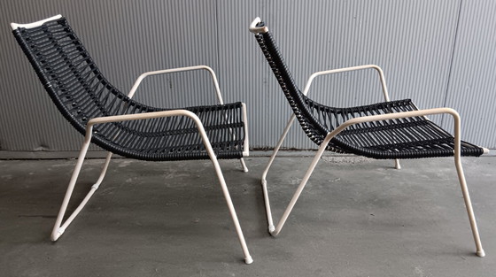 Image 1 of Poltrone vintage Spaghetti Lounge, in vimini nero con struttura in metallo bianco