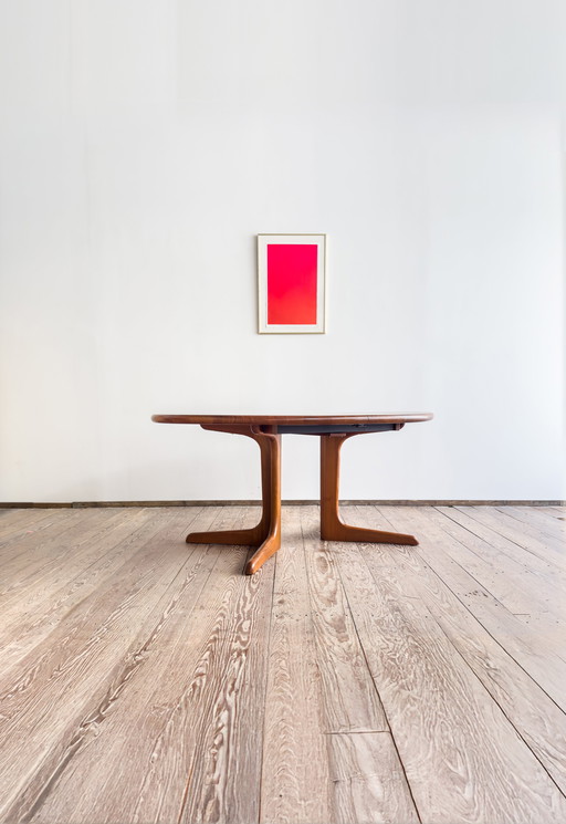 Large Mid - Century Modern Danish Oval Dining Table in Teakwood