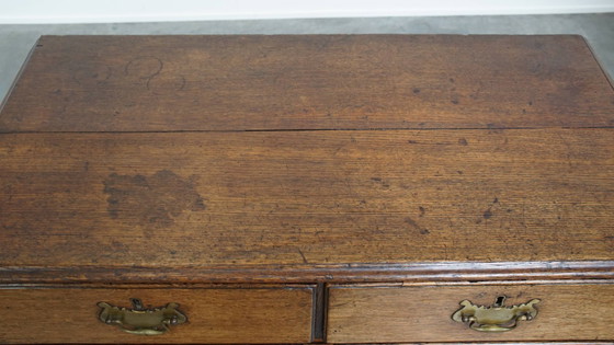 Image 1 of Commode ancienne en chêne anglais du XVIIIe siècle