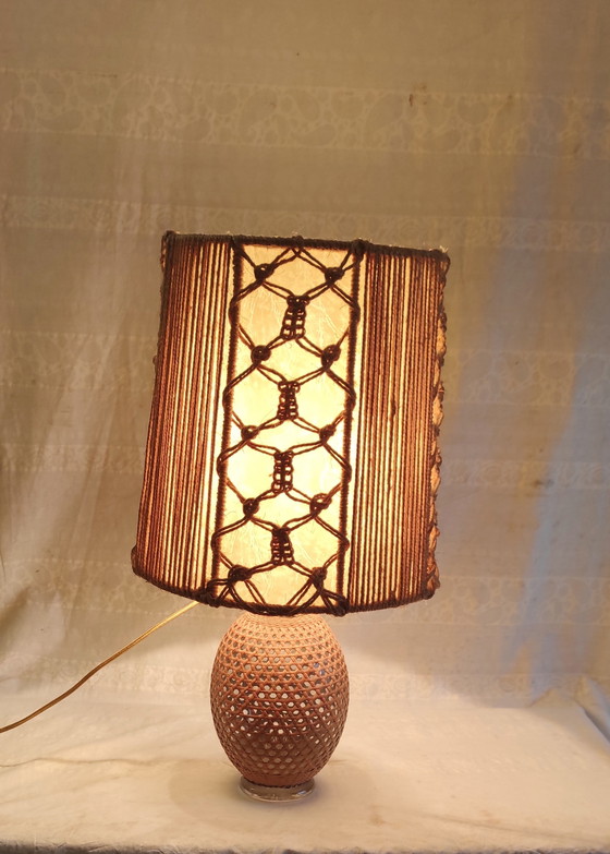 Image 1 of Lámpara de mesa de mimbre y cuerda - años 60/70