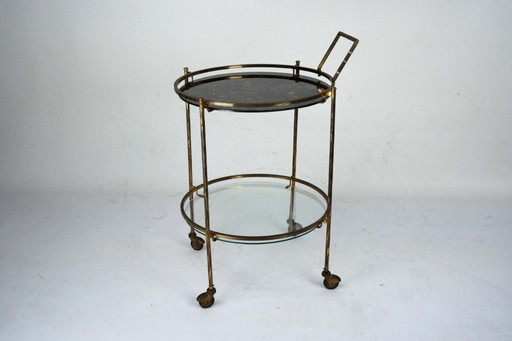 Carrito de bar redondo de mediados de siglo, de latón y cristal con efecto mármol. Italia, década de 1950.
