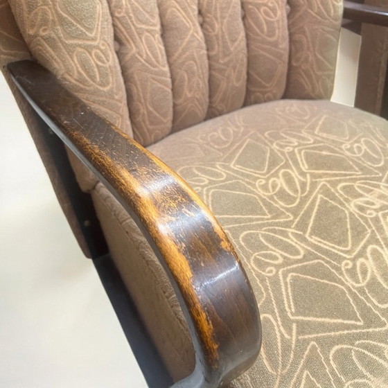 Image 1 of Art Deco Bugholzsessel - ca. 1940er Jahre deutscher Cocktailsessel mit Bugholzarmlehnen und grünem Brokatbezug.