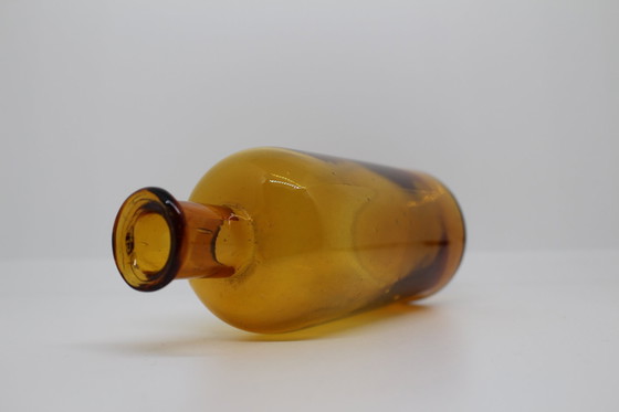 Image 1 of Bernsteinfarbene Apothekerflasche aus geschwefeltem Glas