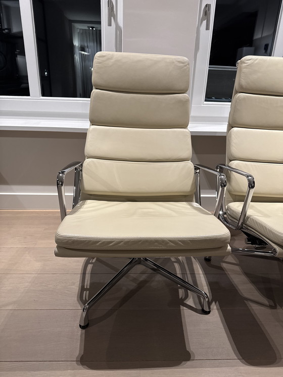 Image 1 of Charles Eames stoelen vitra 2 stuks