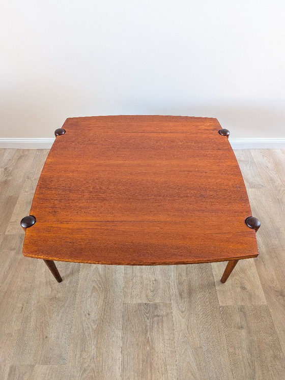 Image 1 of Table basse vintage en teck, style moderne du milieu du siècle (années 1960) – Plateau réversible