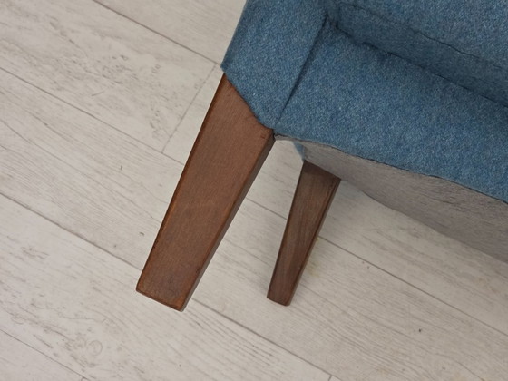 Image 1 of Años 60, diseño danés de Fritz Hansen, sillón retapizado con taburete, modelo 8023.