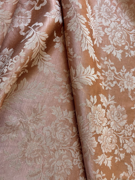 Image 1 of Tischdecke aus Seidendamast 19.