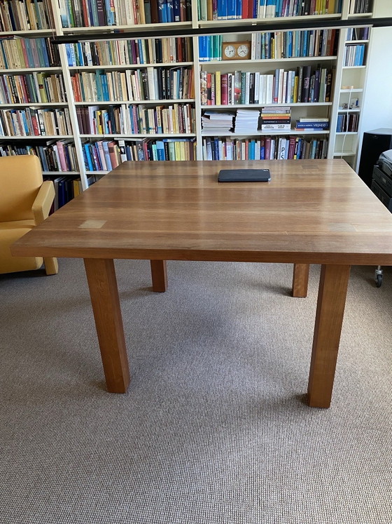 Image 1 of Massief houten tafel van Italiaans designmerk Riva 1920  maten 125x124,5x76,5, 4 poten 8x8 cm. Geschikt als eettafel voor 4 pers
