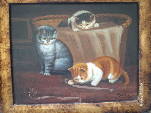 Antiek olieverfschilderij "Drie kittens in een mandje", olieverf op hout, gesigneerd Frey, sierlijke lijst.